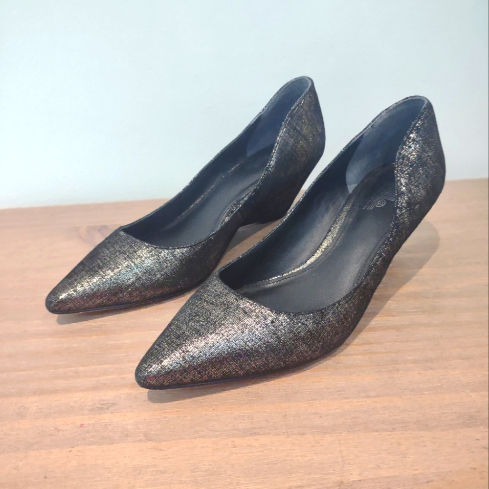 Sigerson Morrison metallic gold and black low wedge pointed toe heels 7.5 $225